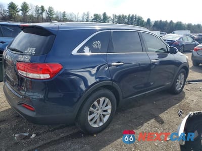 Trzecie zdjęcie samochodu z tyłu: 2018 KIA SORENTO LX V6 VIN:5XYPGDA51JG391098 - miniatura