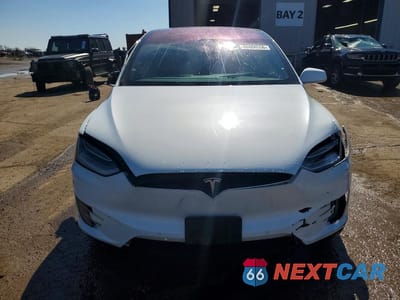 Piąte zdjęcie samochodu w środku: 2017 TESLA MODEL X VIN:5YJXCBE20HF043908 - miniatura