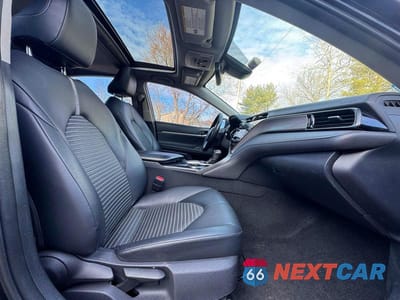 Piąte zdjęcie samochodu w środku: 2019 TOYOTA CAMRY SE VIN:4T1B11HK5KU176132 - miniatura