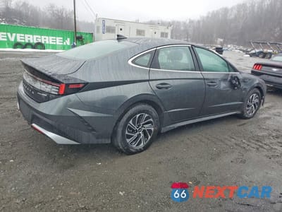 Trzecie zdjęcie samochodu z tyłu: 2026 HYUNDAI SONATA HYBRID BLUE VIN:KMHL24JJ0TA147239 - miniatura