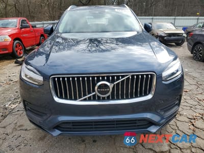 Piąte zdjęcie samochodu w środku: 2021 VOLVO XC90 T6 MOMENTUM VIN:YV4A22PK2M1729969 - miniatura