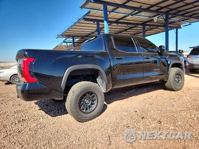 Trzecie zdjęcie samochodu z tyłu: 2026 TOYOTA TUNDRA SR5 VIN:5TFLA5DB6TX345614 - miniatura