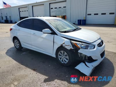 Czwarte zdjęcie samochodu z boku: 2017 HYUNDAI ACCENT SE VIN:KMHCT4AE2HU197310 - miniatura
