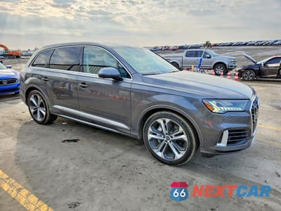 Czwarte zdjęcie samochodu z boku: 2020 AUDI Q7 PRESTIGE VIN:WA1VXAF77LD001388 - miniatura
