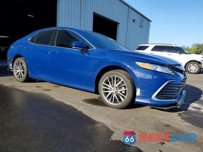 Czwarte zdjęcie samochodu z boku: 2023 TOYOTA CAMRY HYBRID XLE VIN:4T1F31AK1PU056230 - miniatura