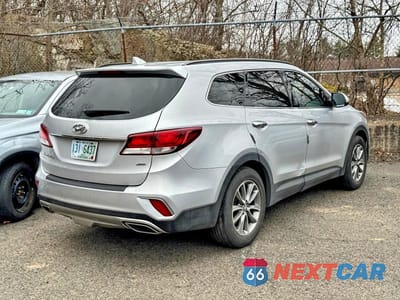 Czwarte zdjęcie samochodu z boku: 2017 HYUNDAI SANTA FE SE VIN:KM8SNDHF0HU230678 - miniatura