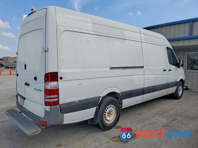 Trzecie zdjęcie samochodu z tyłu: 2015 MERCEDES BENZ SPRINTER 2500 DELIVERY VAN VIN:WD3PE8DB1FP129756 - miniatura