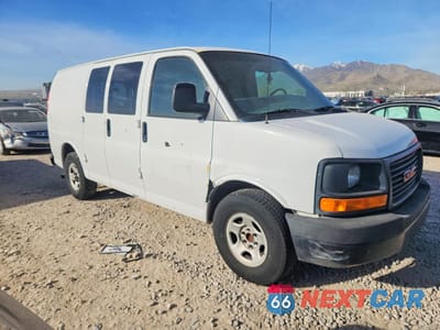 Czwarte zdjęcie samochodu z boku: 2003 CHEVROLET EXPRESS G1500 LT VIN:1GCFG15X131196630 - miniatura