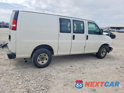Trzecie zdjęcie samochodu z tyłu: 2018 CHEVROLET EXPRESS 2500 CARGO DELIVERY VAN VIN:1GCWGAFG1J1339572 - miniatura