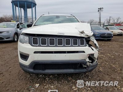 Piąte zdjęcie samochodu w środku: 2018 JEEP COMPASS SPORT VIN:3C4NJCAB3JT468328 - miniatura