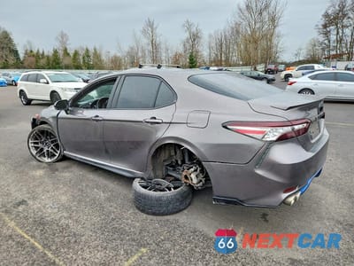 Drugie zdjęcie samochodu z przodu: 2018 TOYOTA CAMRY XSE VIN:4T1B61HK6JU523113 - miniatura