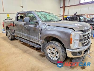 Czwarte zdjęcie samochodu z boku: 2025 FORD F350 SUPER DUTY VIN:1FT8W3BTXSEC13232 - miniatura