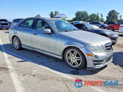 Czwarte zdjęcie samochodu z boku: 2013 MERCEDES-BENZ C 250 VIN:WDDGF4HB8DR248482 - miniatura