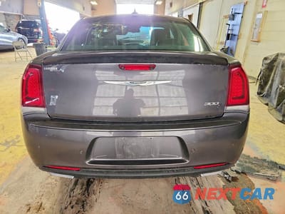 Zdjęcie 6 z 12 samochodu: 2018 CHRYSLER 300 S VIN:2C3CCABG0JH266415 - miniatura