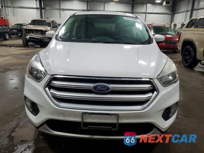 Piąte zdjęcie samochodu w środku: 2017 FORD ESCAPE SE VIN:1FMCU9GD0HUB81096 - miniatura