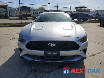 Piąte zdjęcie samochodu w środku: 2019 FORD MUSTANG VIN:1FA6P8TH0K5175723 - miniatura