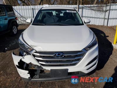 Piąte zdjęcie samochodu w środku: 2018 HYUNDAI TUCSON SE VIN:KM8J23A49JU822304 - miniatura