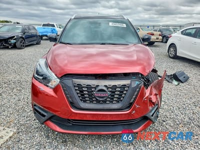 Piąte zdjęcie samochodu w środku: 2019 NISSAN KICKS SR VIN:3N1CP5CU9KL524003 - miniatura