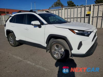 Czwarte zdjęcie samochodu z boku: 2024 TOYOTA RAV4 XLE VIN:2T3W1RFV3RC293479 - miniatura