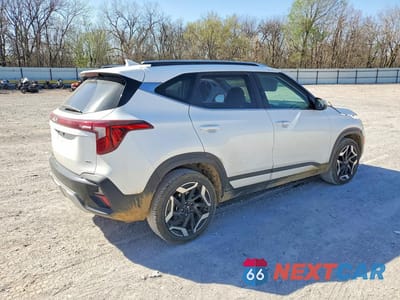 Trzecie zdjęcie samochodu z tyłu: 2024 KIA SELTOS SX VIN:KNDETCA79R7498553 - miniatura