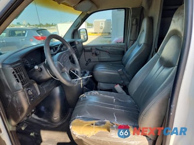 Zdjęcie 7 z 13 samochodu: 2004 CHEV EXPRESS G2500 VIN:1GCGG25V841128996 - miniatura