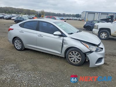 Czwarte zdjęcie samochodu z boku: 2020 HYUNDAI ACCENT SE VIN:3KPC24A6XLE112950 - miniatura