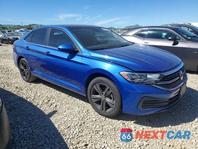 Czwarte zdjęcie samochodu z boku: 2024 VOLKSWAGEN JETTA SE VIN:3VW7M7BU6RM024368 - miniatura