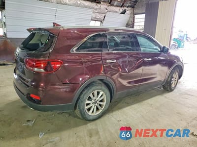 Trzecie zdjęcie samochodu z tyłu: 2019 KIA SORENTO LX VIN:5XYPGDA32KG510583 - miniatura