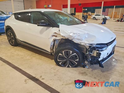 Czwarte zdjęcie samochodu z boku: 2024 KIA EV6 WIND VIN:KNDC34LA1R5617956 - miniatura