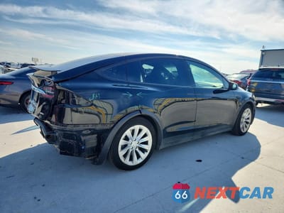 Trzecie zdjęcie samochodu z tyłu: 2017 TESLA MODEL X VIN:5YJXCBE2XHF055645 - miniatura