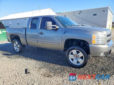 Czwarte zdjęcie samochodu z boku: 2007 CHEVROLET SILVERADO K1500 VIN:1GCEK19JX7Z525168 - miniatura