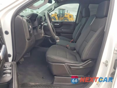 Zdjęcie 7 z 12 samochodu: 2021 CHEVROLET SILVERADO C1500 CUSTOM VIN:3GCPWBEK4MG273009 - miniatura