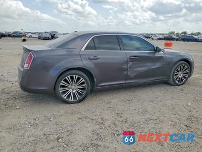 Trzecie zdjęcie samochodu z tyłu: 2013 CHRYSLER 300 S VIN:2C3CCABG7DH660921 - miniatura