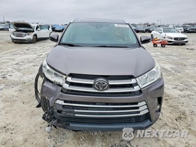 Piąte zdjęcie samochodu w środku: 2019 TOYOTA HIGHLANDER XLE VIN:5TDKZRFH3KS337892 - miniatura