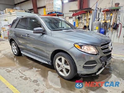 Czwarte zdjęcie samochodu z boku: 2017 MERCEDES-BENZ GLE 350 4MATIC VIN:4JGDA5HB7HA904303 - miniatura