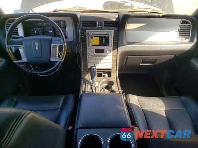 Zdjęcie 8 z 13 samochodu: 2010 LINCOLN NAVIGATOR VIN:5LMJJ2J50AEJ04735 - miniatura