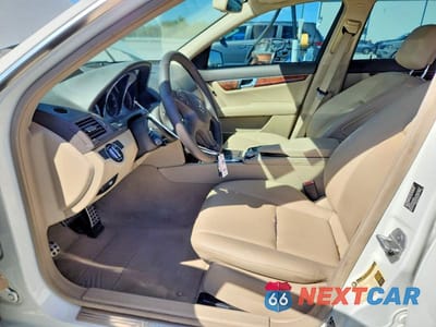 Zdjęcie 7 z 11 samochodu: 2010 MERCEDES-BENZ C 300 4MATIC VIN:WDDGF8BB4AR099838 - miniatura