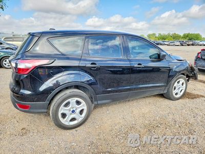 Trzecie zdjęcie samochodu z tyłu: 2018 FORD ESCAPE S VIN:1FMCU0F7XJUD04013 - miniatura