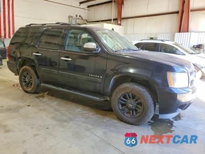 Czwarte zdjęcie samochodu z boku: 2008 CHEVROLET TAHOE C1500 VIN:1GNFC13C68R167037 - miniatura
