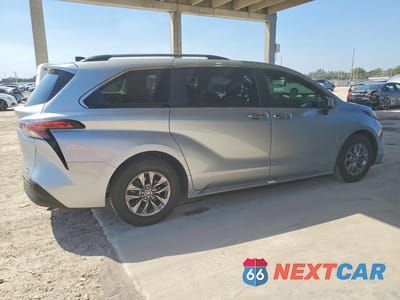 Trzecie zdjęcie samochodu z tyłu: 2021 TOYOTA SIENNA VIN:5TDYRKEC9MS028387 - miniatura