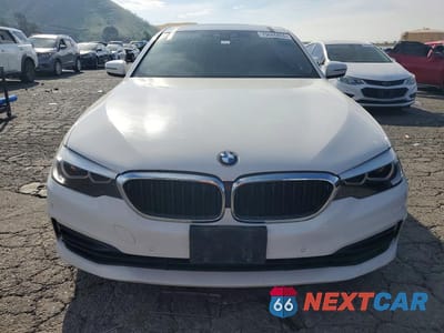 Piąte zdjęcie samochodu w środku: 2019 BMW 530E VIN:WBAJA9C52KB391931 - miniatura