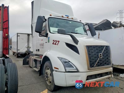 2022 VOLVO VNR SEMI TRUCK 4V4W19EGXNN285547 - główne zdjęcie licytacji z USA - miniatura