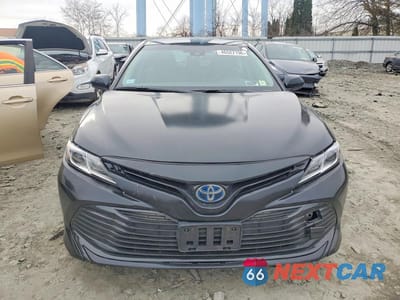 Piąte zdjęcie samochodu w środku: 2018 TOYOTA CAMRY HYBRID LE VIN:4T1B31HK5JU503198 - miniatura