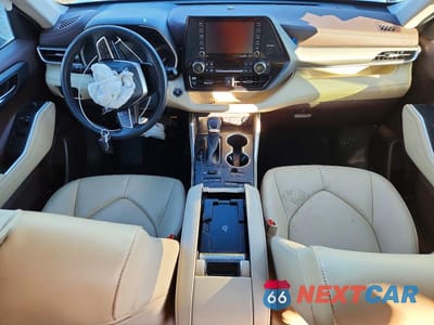 Zdjęcie 8 z 13 samochodu: 2022 TOYOTA HIGHLANDER XLE VIN:5TDHZRBH3NS233195 - miniatura