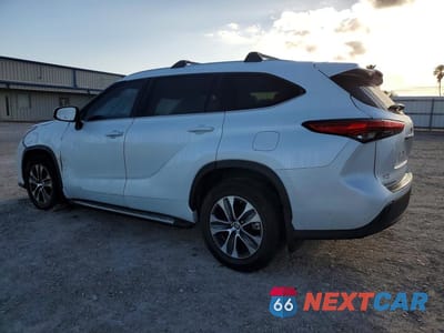 Drugie zdjęcie samochodu z przodu: 2022 TOYOTA HIGHLANDER XLE VIN:5TDGZRAH0NS110967 - miniatura