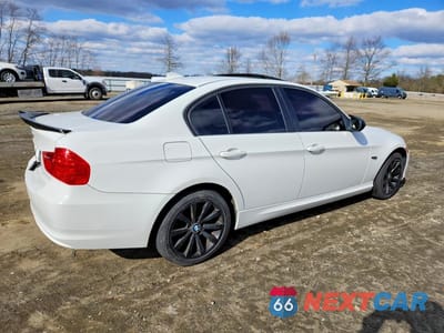 Trzecie zdjęcie samochodu z tyłu: 2011 BMW 328 XI SULEV VIN:WBAPK5C58BA993741 - miniatura