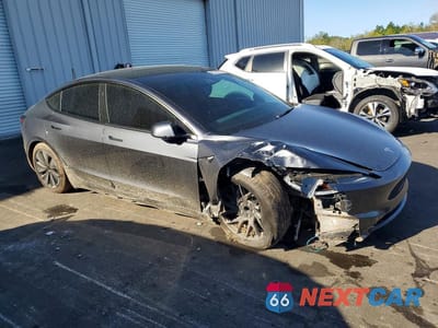 Czwarte zdjęcie samochodu z boku: 2025 TESLA MODEL 3 VIN:5YJ3E1EAXSF018967 - miniatura