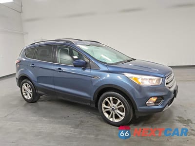 Czwarte zdjęcie samochodu z boku: 2018 FORD ESCAPE SE VIN:1FMCU9GD8JUC66340 - miniatura