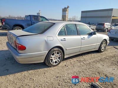 Trzecie zdjęcie samochodu z tyłu: 2000 MERCEDES-BENZ E 320 VIN:WDBJF65JXYB149733 - miniatura