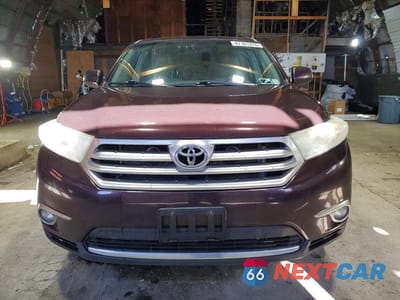 Piąte zdjęcie samochodu w środku: 2013 TOYOTA HIGHLANDER PLUS VIN:5TDBK3EH1DS177159 - miniatura